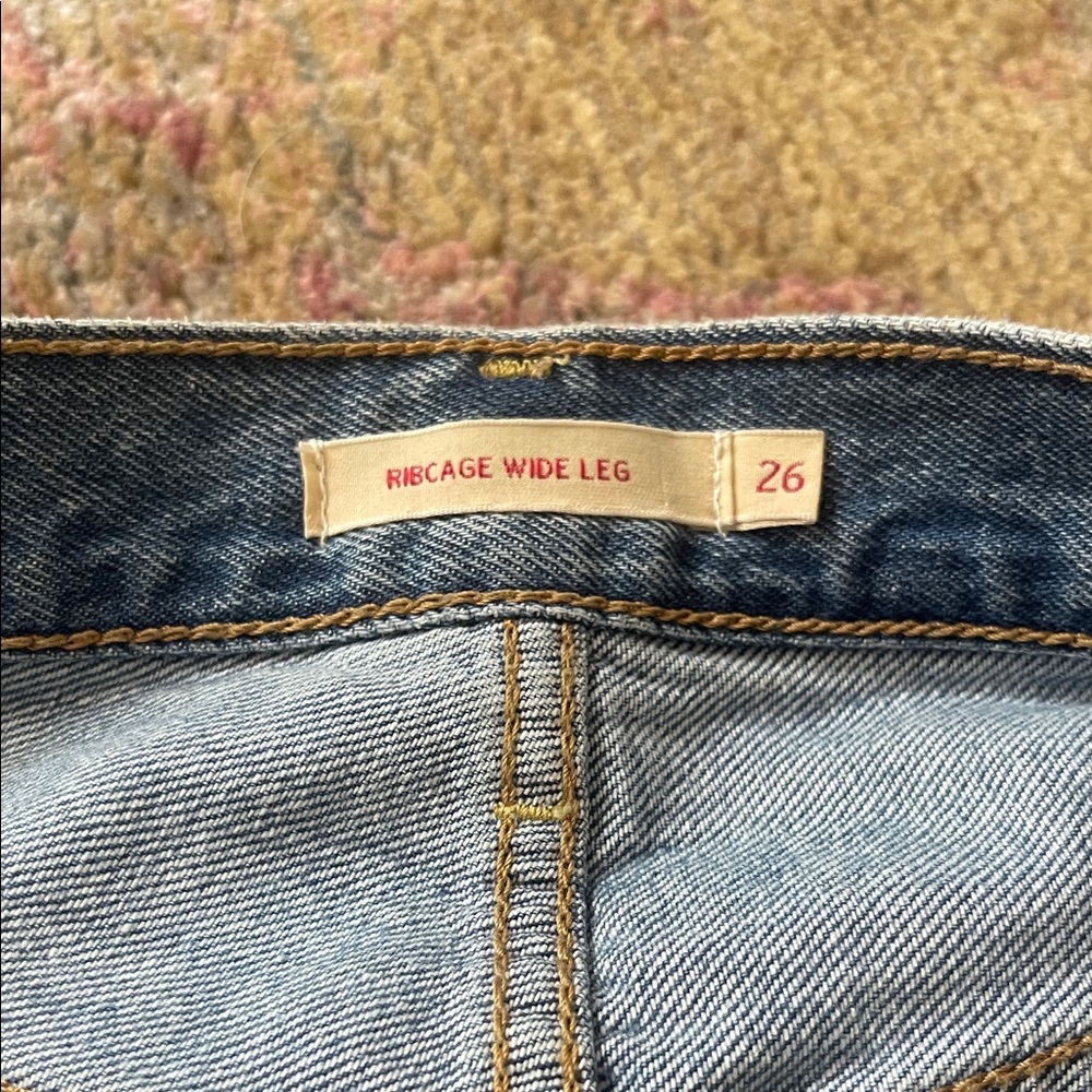 Levi's Ribcage Wide Leg Jeans, EUC, Size 26, Wash: not the same - Picture 3 of 7